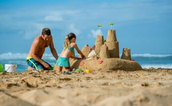 niños en la playa de la graciosa